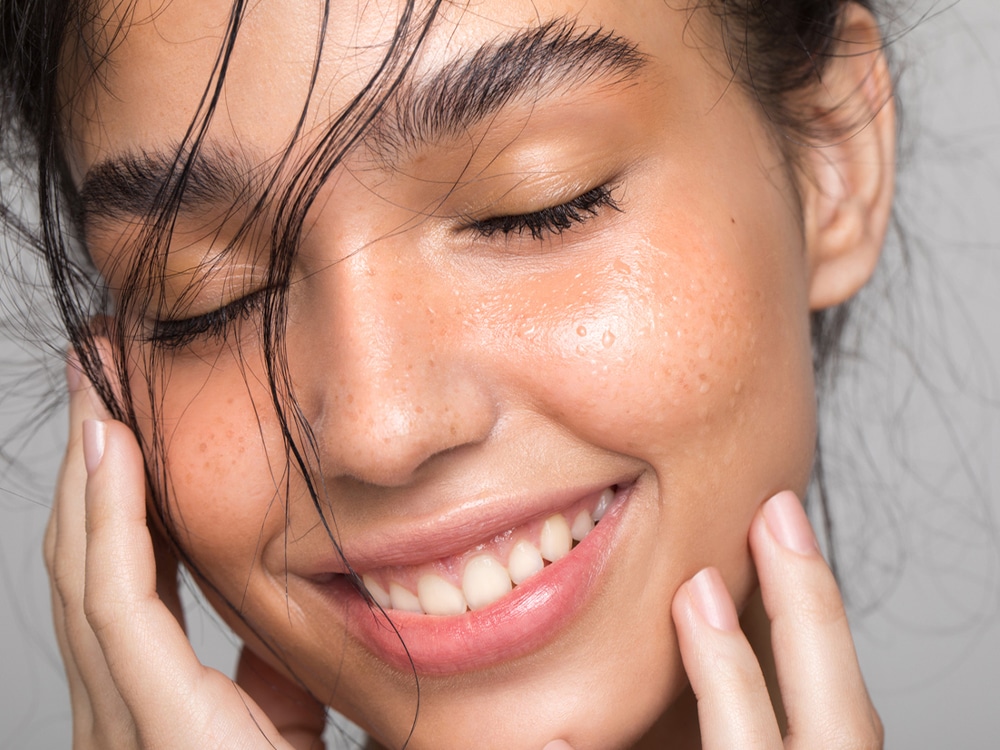 a close up of a woman